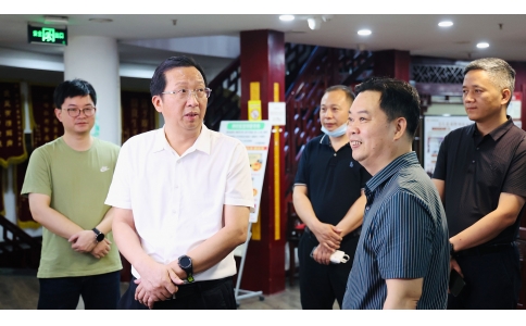 天元區(qū)人大常委會(huì)黨組書(shū)記、主任周琪一行來(lái)漢方神農(nóng)中醫(yī)館調(diào)研指導(dǎo)工作