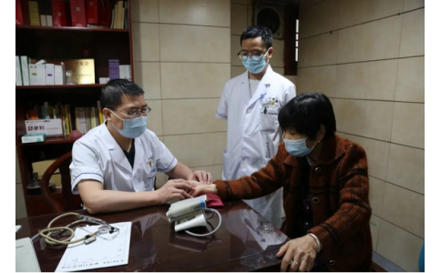 曹文新：精研數(shù)寸銀針弘仁術(shù)，擅用一雙巧手濟蒼生！