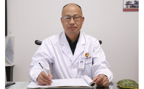 喜訊！熱烈祝賀馬志忠主任榮獲第二屆國醫(yī)大師劉志明（湘潭）中醫(yī)藥發(fā)展貢獻(xiàn)獎，并入選全國基層名老中醫(yī)藥專家傳承工作室建設(shè)項目